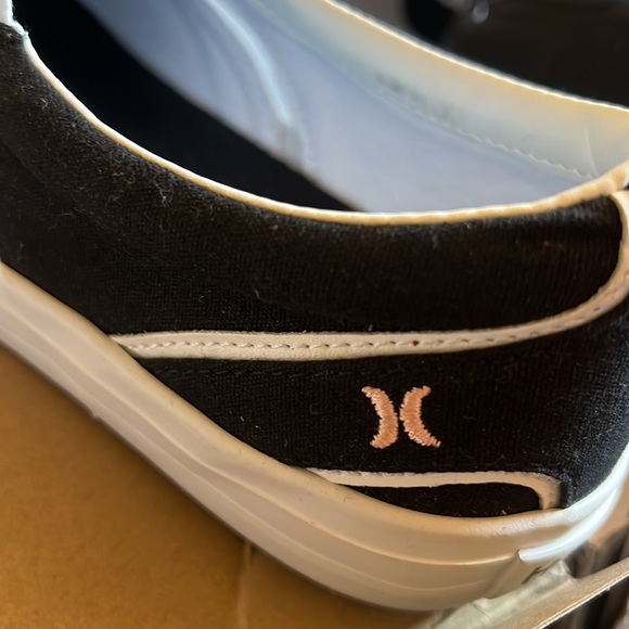 New in box-Hurley slip-on 8.5 - Picture 3 of 6